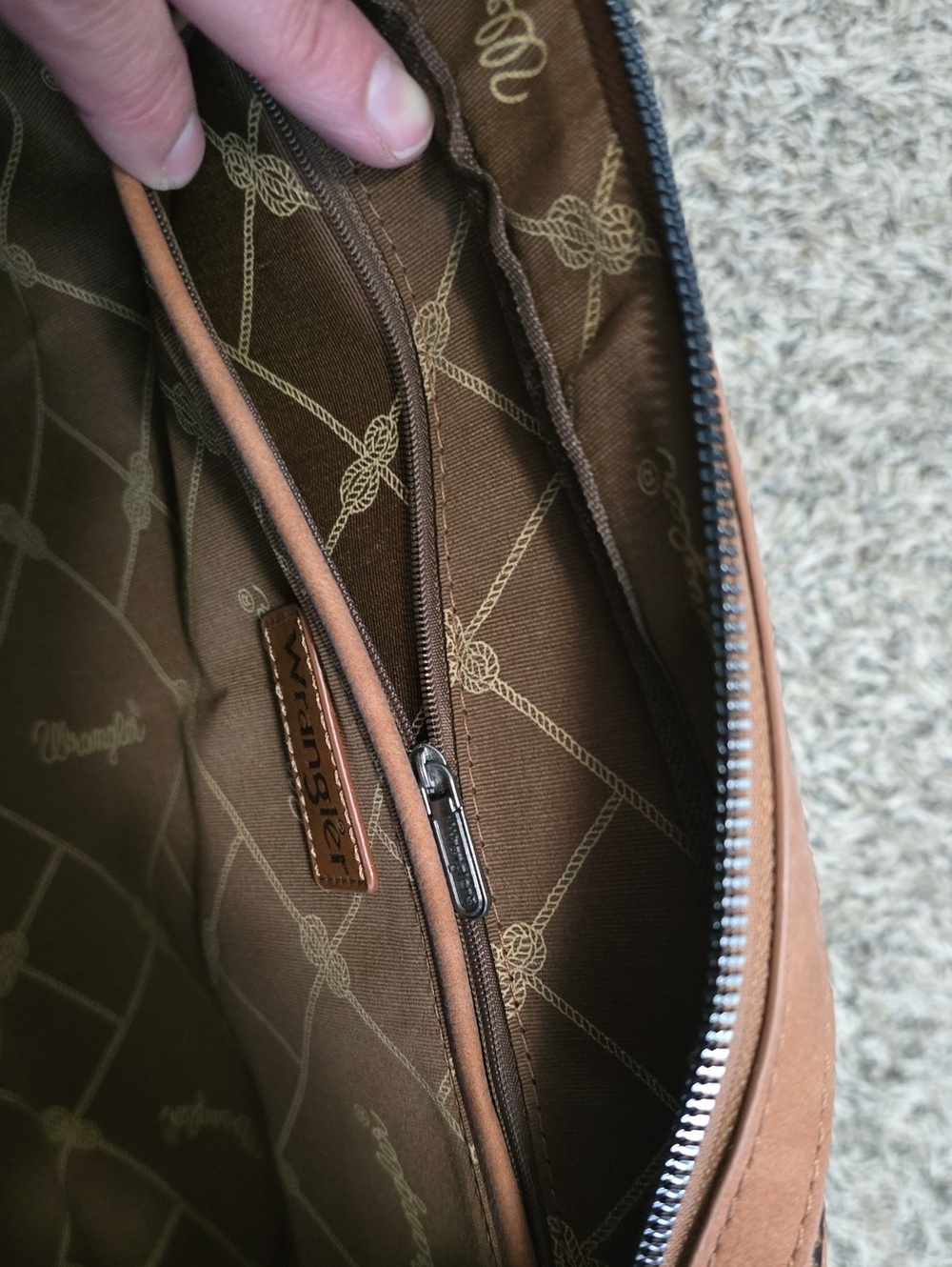 Wrangler Whipstitch Collection Duffle Bag - Leopard NWT - Picture 5 of 6